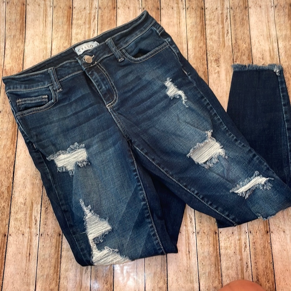 Like new cello size 5 tapered jeans.